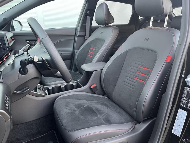 Hyundai Kona 1.6 GDI HEV N Line Sky / N Line exterieur / Lichtmetalen velgen 5-spaaks 18" / Schuif-/kanteldak / Achterstoelen verwarmd /