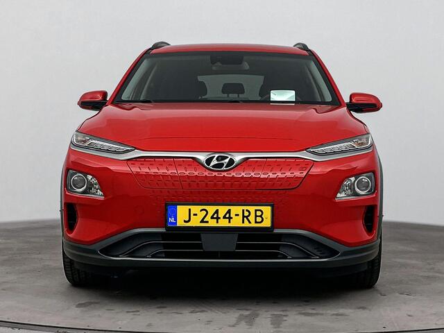 Hyundai Kona EV Fashion 64 kWh | Head Up Display | Navigatie | Adaptive Cruise | Dodehoek Detectie | soh 96,6% |