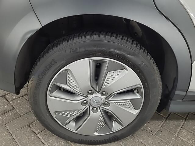 Hyundai Kona EV Comfort 64 kWh 3-Fase Dealer-Onderh. BOVAG-Garantie. NL-Auto.