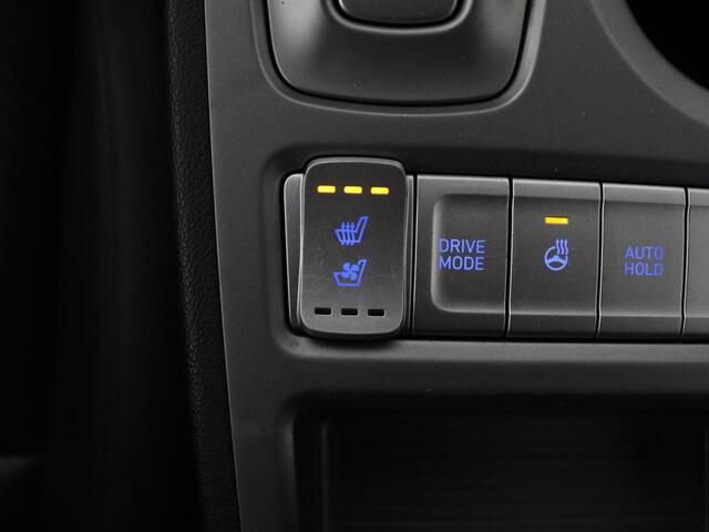 Hyundai Kona EV Premium 64 kWh | SOH 100% | 3 Fase | Stoelventilatie | Leder | Head-Up | Warmtepomp | Trekhaak | Achterbankverwarming | Adaptive cruise | Camera | Carplay | Full LED