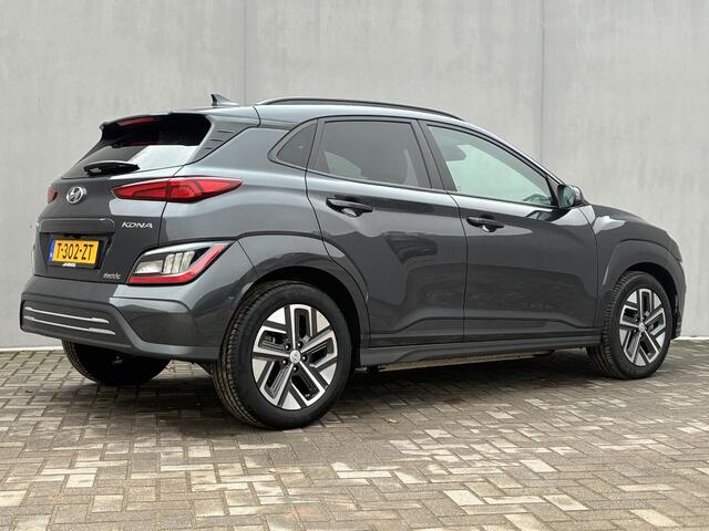 Hyundai Kona EV Business 64 kWh / Fabrieksgarantie t/m 11-2028 / SOH 100% / Dealer Onderhouden / NL auto / Adaptieve Cruise Control / Stoelverwarming / Achteruitrijcamera / Navigatie / Apple Carplay/Android Auto / KRELL audio
