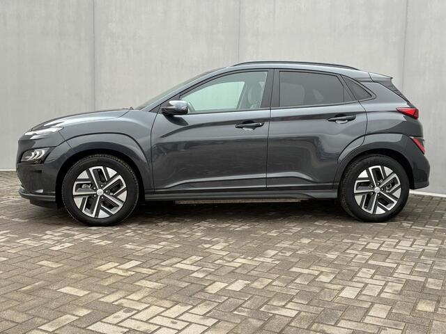 Hyundai Kona EV Business 64 kWh / Fabrieksgarantie t/m 11-2028 / SOH 100% / Dealer Onderhouden / NL auto / Adaptieve Cruise Control / Stoelverwarming / Achteruitrijcamera / Navigatie / Apple Carplay/Android Auto / KRELL audio