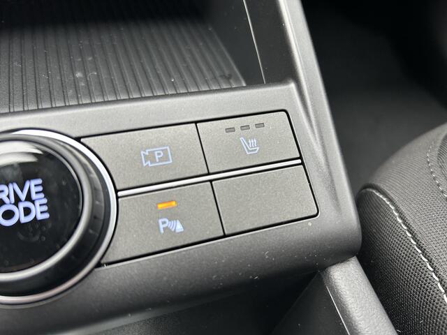 Hyundai Kona Long Range Pure Edition 64.8 kWh / Snel Leverbaar / Navigatie / Cruise Control Adaptief / Stoelverwarming Voorzijde /