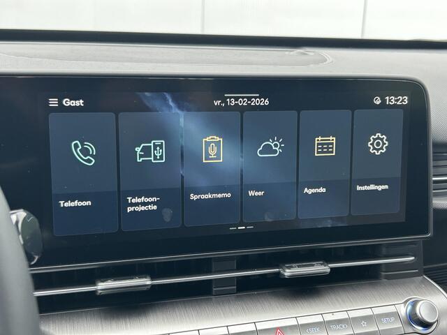 Hyundai Kona Long Range Pure Edition 64.8 kWh / Snel Leverbaar / Navigatie / Cruise Control Adaptief / Stoelverwarming Voorzijde /