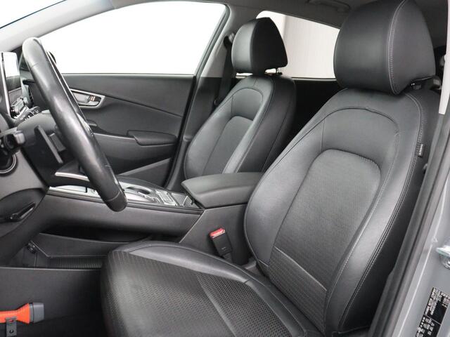 Hyundai Kona EV Premium 64 kWh | SOH 100% | 3 Fase | Stoelventilatie | Leder | Head-Up | Warmtepomp | Camera | Achterbankverwarming | Carplay | Navigatie | Adaptive cruise | Keyless | Parkeerhulp