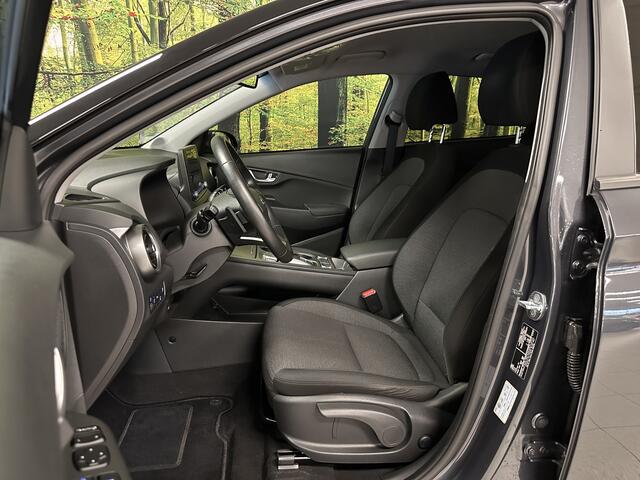 Hyundai Kona EV Comfort Smart 39 kWh | SOH 100% | Parkeersensoren | Cruise Control | Achteruitrijcamera | Apple Carplay | Android Auto | Stoel/Stuurverwarming | Keyless | DAB | Airconditioning