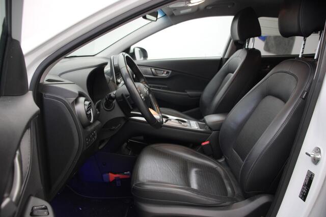 Hyundai Kona Premium 64 kWh Fase 3 - Carplay, Camera, Leer, Stoelverw. SOH 97,1%