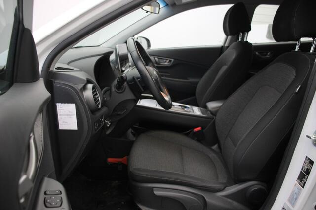 Hyundai Kona Comfort 64 kWh - Carplay, Navi, Cruise, Camera, Trekhaak, SOH 100%