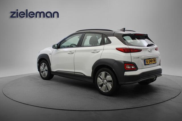 Hyundai Kona Electric Comfort 64 kWh - Carplay, Navi, Cruise, Camera, Trekhaak, SOH 100%
