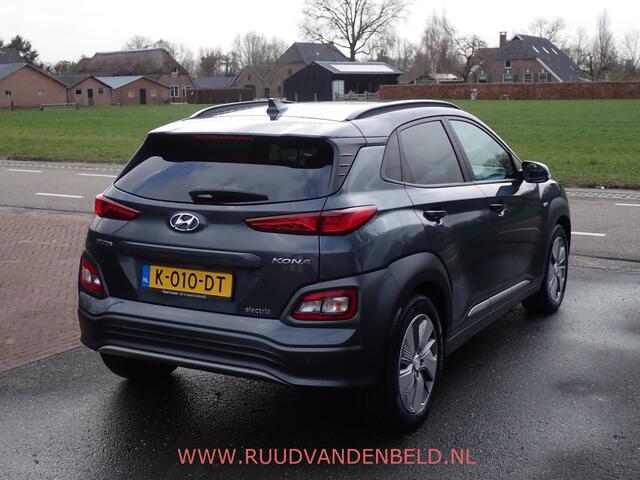 Hyundai Kona EV Comfort Smart 64 kWh SOH 95% / HEAD UP DISPLAY / CARPLAY