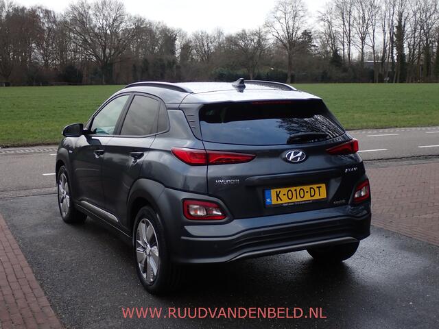 Hyundai Kona EV Comfort Smart 64 kWh SOH 95% / HEAD UP DISPLAY / CARPLAY