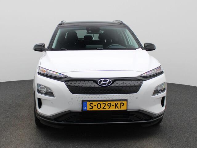Hyundai Kona EV Premium 64 kWh 204PK | Stoelverwarming | Navigatie | Achteruitrijcamera | Keyless | Apple CarPlay & Android Auto