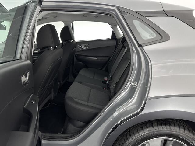 Hyundai Kona EV Comfort 39 kWh [ 3-Fase-11kW] (INCL-BTW) *DIGI-COCKPIT | ADAPTIVE-CRUISE | CARPLAY | DAB | LANE-ASSIST | KEYLESS | COMFORT-SEATS | CCS-FASTLOADER | SHIFTPADDLES | 17"ALU*