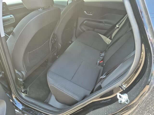 Hyundai Kona Electric Comfort Smart 65.4 kWh | Batterijverwarming | Stoelverwarming | Rijklaarprijs! |