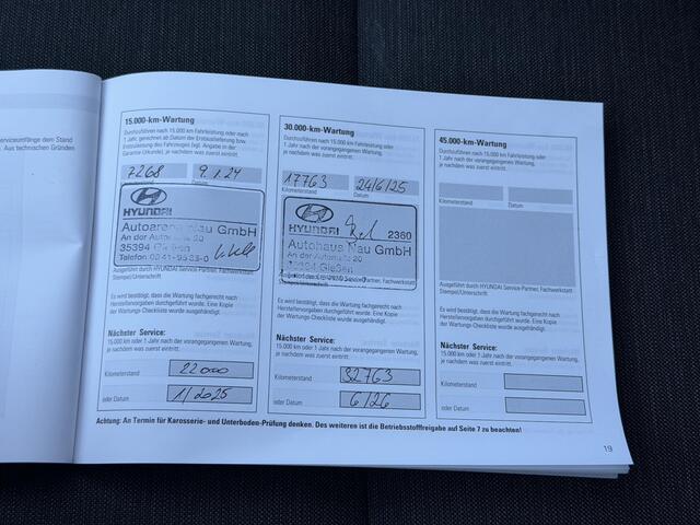 Hyundai Kona EV Fashion 64 kWh / Dealer Onderhouden / Fabrieksgarantie tot 12-2027 / 8 Jaar Batterij Garantie / Navigatie / Camera / Stoel Verwarming / Stuurwiel Verwarming / CCS Snelladen / Adaptieve Cruise / Apple Carplay/& Android Auto /