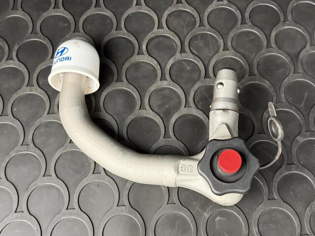 Hyundai Kona 1.6 GDI HEV Premium / Eerste Eigenaar / Dealer Onderhouden / Trekhaak / 1300 KG Trekgewicht / Stoel Verwarming+Verkoeling / Head-Up Display / Elektrische Stoelen / Lederen Bekleding / Adaptive Cruise / Apple Carplay&Android Auto