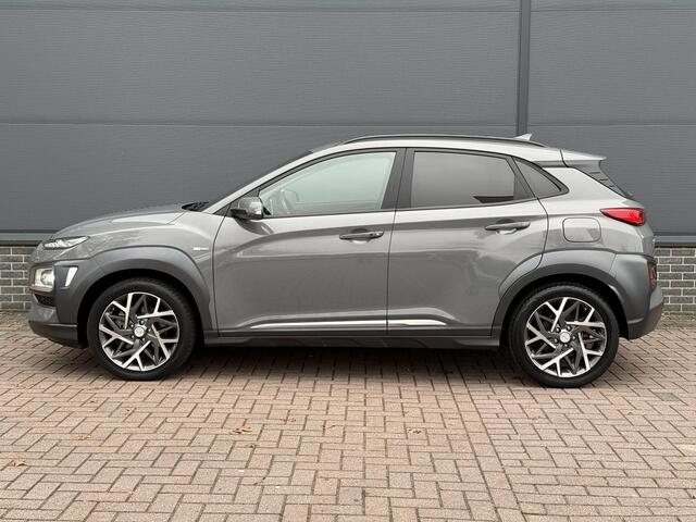 Hyundai Kona 1.6 GDI HEV Premium / Eerste Eigenaar / Dealer Onderhouden / Trekhaak / 1300 KG Trekgewicht / Stoel Verwarming+Verkoeling / Head-Up Display / Elektrische Stoelen / Lederen Bekleding / Adaptive Cruise / Apple Carplay&Android Auto