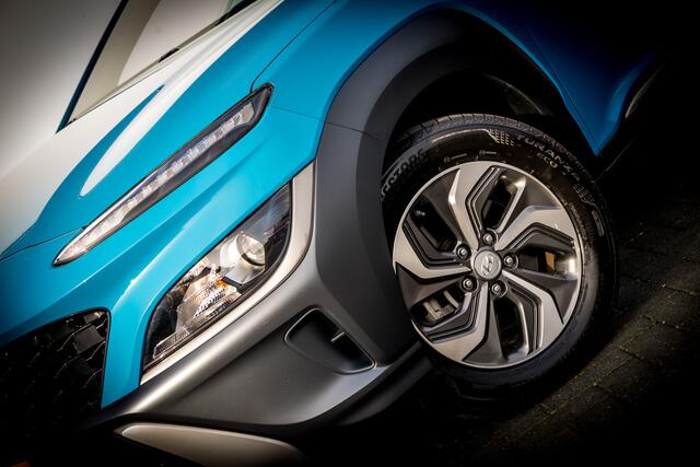 Hyundai Kona 1.6 GDI Hybrid Fashion | Automaat | 27 DKM | Ned Auto| Fabrieks Gar | Trekhaak | | camera | 16 Inch LMV | Dab Audio | Carplay/Android | Navi | Pdc |