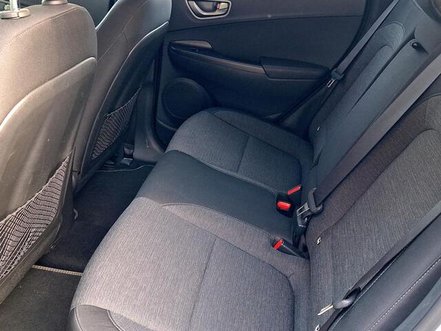 Hyundai Kona EV Fashion 64 kWh | SOH: 96,4% | 3 Fase | Warmtepomp | HUD | Navi | Adaptive CC | Blindspot |