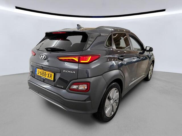 Hyundai Kona EV Premium 64 kWh NL-AUTO | LEDER| STOELVERWARMING | NAVI | CAMERA