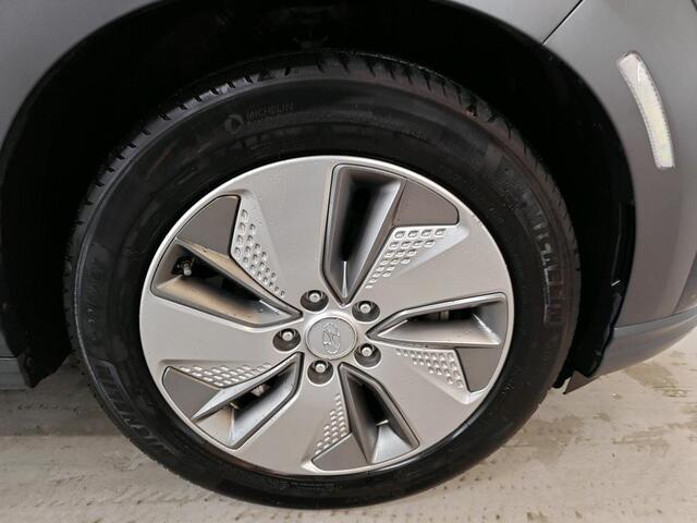 Hyundai Kona EV Premium 64 kWh NL-AUTO | LEDER| STOELVERWARMING | NAVI | CAMERA