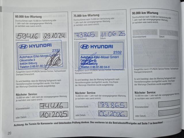 Hyundai Kona EV Comfort Smart 64 kWh Automaat / Accu SOH 100% / Dealer onderhouden / Warmtepomp / CCS Snellader / WLTP bereik 484 km bereik stad 660 km / Stuur- & Stoelverwarming / Krell Audio Systeem / Adaptief cruise control /