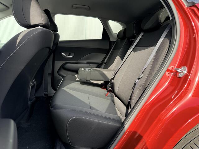 Hyundai Kona Pure 64.8 kWh / Black Pack / Dynamische Navigatie / Stoel- & Stuurverwarming / Adaptive Cruise Control / Climate Control / Privacy Glass /