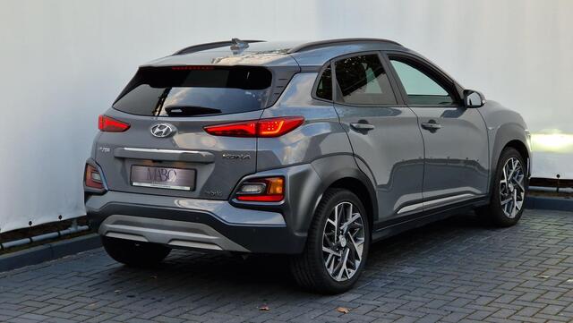 Hyundai Kona 1.6 GDI HEV Premium in prachtige staat en met zeer veel opties.