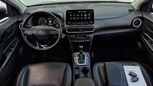 Hyundai Kona 1.6 GDI HEV Premium in prachtige staat en met zeer veel opties.