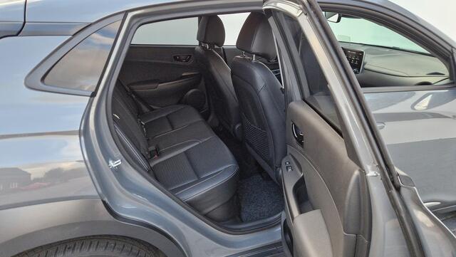 Hyundai Kona 1.6 GDI HEV Premium in prachtige staat en met zeer veel opties.