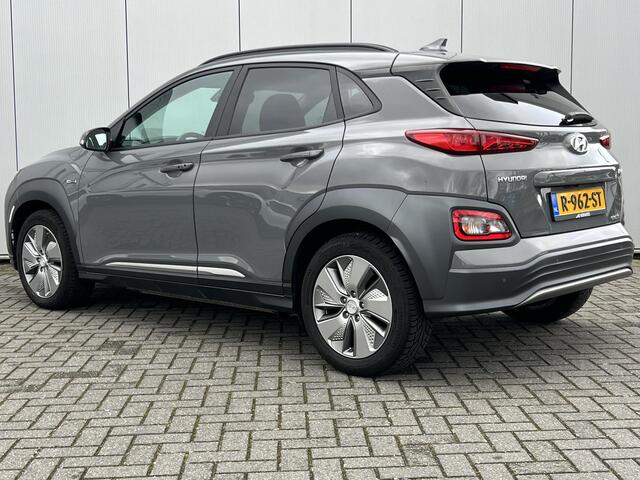 Hyundai Kona EV Premium 64 kWh / Navigatie / Lederen Bekleding / Electrische stoelverstelling / Stoel verwarming en verkoeling /
