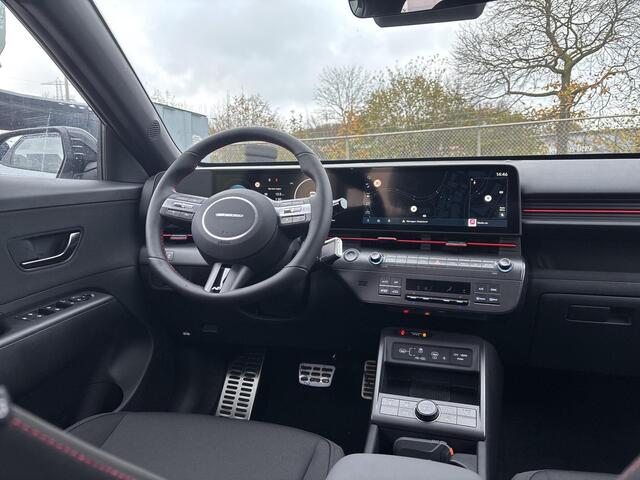 Hyundai Kona Electric N Line Business 64.8 kWh | Warmtepomp | Adaptieve Cruise Control | Parkeersensoren voor en achter | Dodehoekdetectie | Navigatie | Stoel / Stuurverwarming | Keyless entry en start|