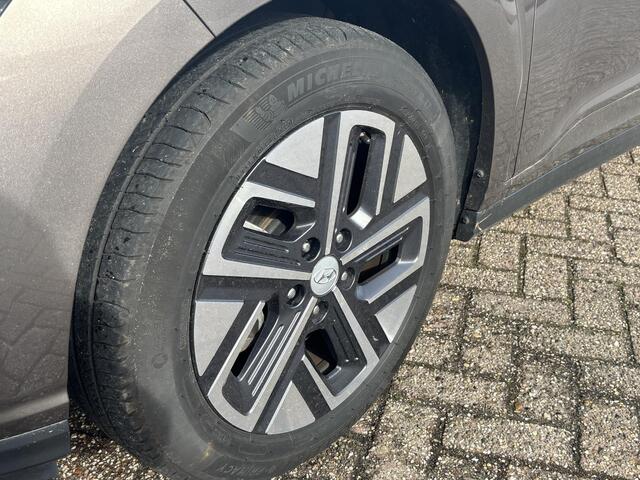Hyundai Kona EV Fashion 64 kWh | Trekhaak | Head-Up Display | Keyless entry | Navigatie | SCI