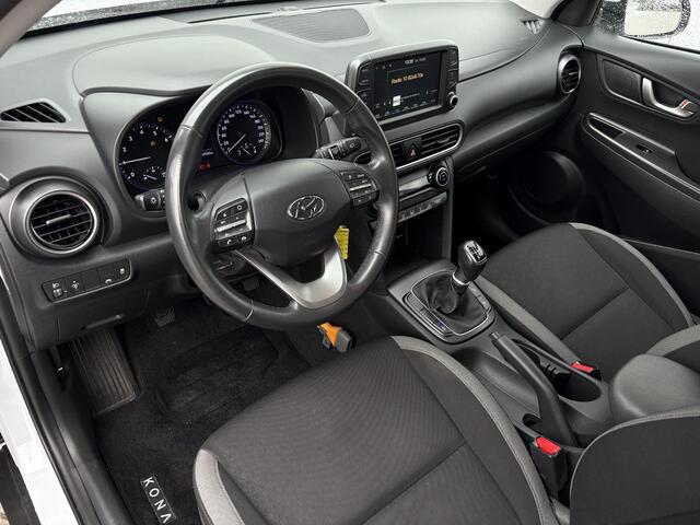 Hyundai Kona 1.0T Essence / Winter en zomerbanden op velg / Trekhaak (1200kg) / Apple CarPlay/Android Auto / Airco /