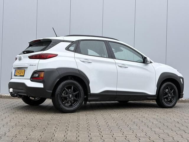 Hyundai Kona 1.0T Essence / Winter en zomerbanden op velg / Trekhaak (1200kg) / Apple CarPlay/Android Auto / Airco /