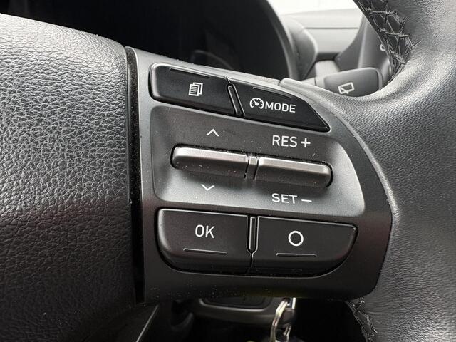 Hyundai Kona 1.0T Essence / Winter en zomerbanden op velg / Trekhaak (1200kg) / Apple CarPlay/Android Auto / Airco /