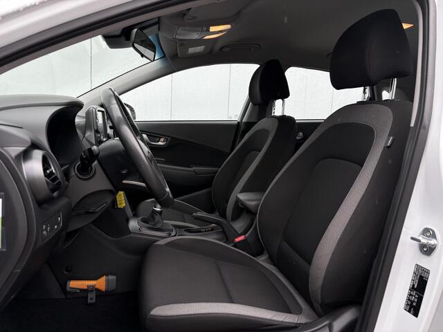 Hyundai Kona 1.0T Essence / Winter en zomerbanden op velg / Trekhaak (1200kg) / Apple CarPlay/Android Auto / Airco /