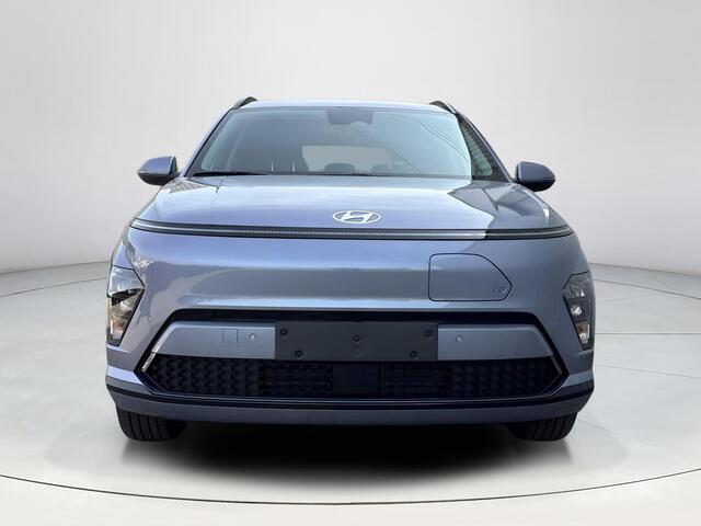 Hyundai Kona Electric Long Range Pure edition 64.8 kWh | Uit voorraad leverbaar! | Parkeersensoren voor en achter | Adaptieve Cruise Control | Keyless entry en start |