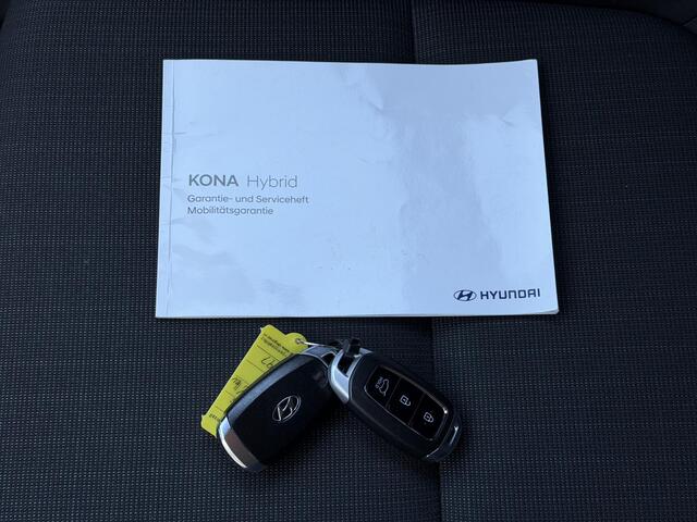 Hyundai Kona 1.6 GDI HEV Fashion Automaat / Dealer Onderhouden / Navigatie / Camera / Adaptieve Cruise / Stoel Verwarming / Stuurwiel Verwarming / DAB / Keyless / Krell Audio / 18'' LM Velgen /