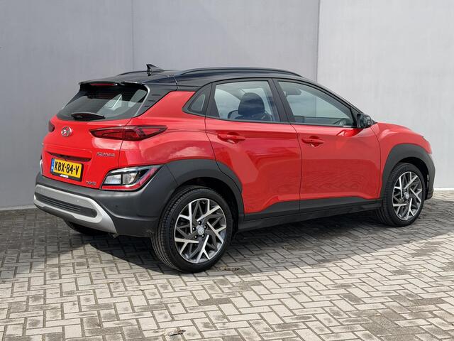 Hyundai Kona 1.6 GDI HEV Fashion Automaat / Fabrieksgarantie tot 10-2027 / Dealer Onderhouden / Adaptieve Cruise / Stuur & Stoelverwarming / Camera / Navigatie / Dodehoek Detectie / Apple Carplay & Android Auto / 18" LM wielen Premium / DAB /