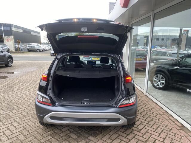 Hyundai Kona 1.6 GDI HEV Fashion edition Navigatie, HUD, parkeersensoren, achteruitrij camera, keyless, draadloze telefoonlader, Apple CarPlay/Android Auto, automaat!