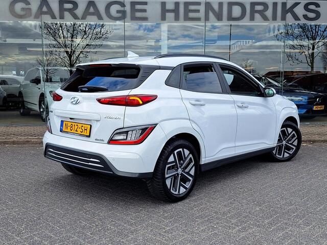 Hyundai Kona EV Fashion 64 kWh | SOH: nnb | 3 Fase | Warmtepomp | Blindspot | Navi | Camera |