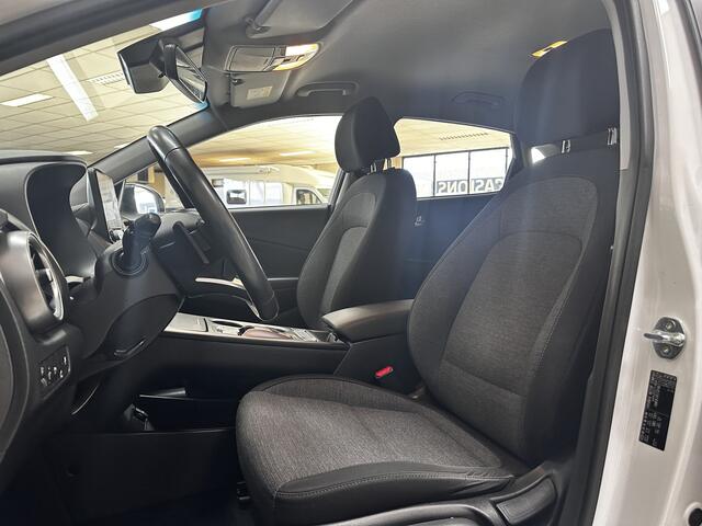 Hyundai Kona EV Fashion 64 kWh/ Two-Tone/ 17'' LMV/ LED Koplampen/ Keyless/ Virtual Dashb./ Apple + Android/ Adaptive Cruise/ Camera/ Lane-Assist./ Navi/ DAB+/ Dode-Hoek DET./ Extra getint glas.