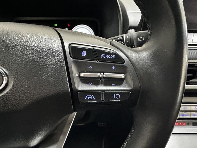 Hyundai Kona EV Fashion 64 kWh/ Two-Tone/ 17'' LMV/ LED Koplampen/ Keyless/ Virtual Dashb./ Apple + Android/ Adaptive Cruise/ Camera/ Lane-Assist./ Navi/ DAB+/ Dode-Hoek DET./ Extra getint glas.