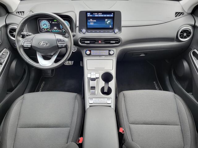 Hyundai Kona EV Comfort 39kWh /SOH 100%/ 3 Fasen Laden /CCS Snelladen / Dealer onderhouden / Apple Carplay / Android Auto / Camera / Kreil audio / DAB / Stuur- en stoelverwarming voor