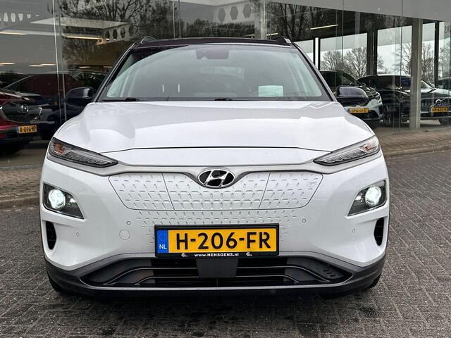 Hyundai Kona EV Fashion 64 kWh | SOH: 95,5% | Full LED | Blindspot | Elektr Stoelen | Two Tone White - Darknight metallic |