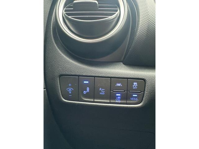 Hyundai Kona EV Fashion 64 kWh | SOH: 95,5% | Full LED | Blindspot | Elektr Stoelen | Two Tone White - Darknight metallic |