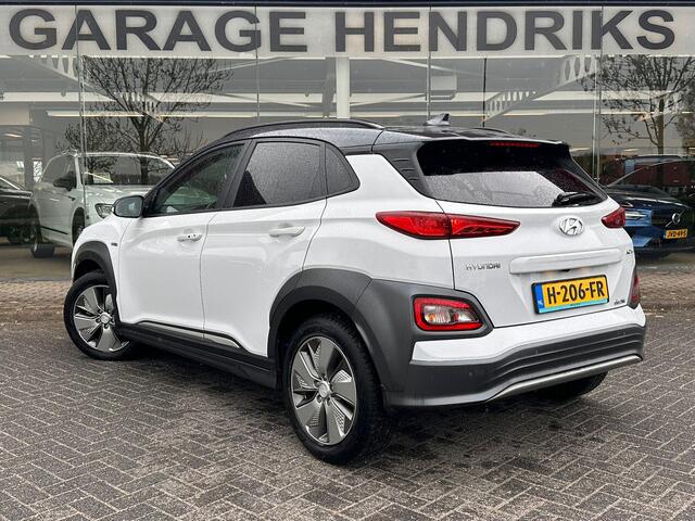 Hyundai Kona EV Fashion 64 kWh | SOH: 95,5% | Full LED | Blindspot | Elektr Stoelen | Two Tone White - Darknight metallic |