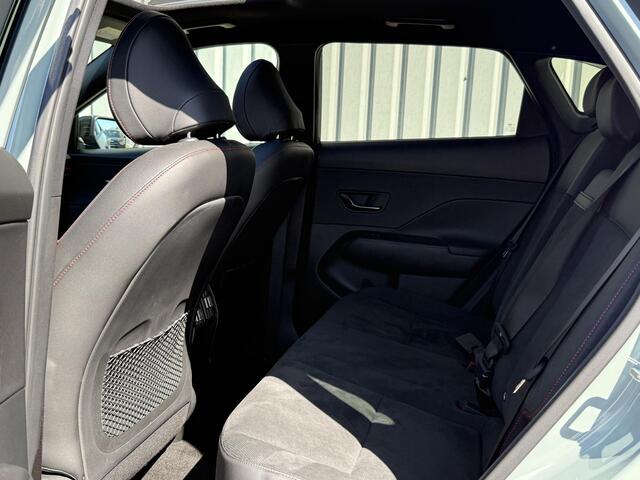 Hyundai Kona 1.6 GDI HEV N Line Sky / ¤3500,- Voordeel / Stoel verwarming/verkoeling / Schuif/Kantel dak / Parkeerassistent / 360 Camera / Dashcam / Elektrische achterklep / Bose Audio /