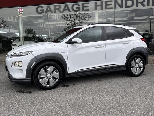 Hyundai Kona EV Fashion 64 kWh | SOH: 96,8% | Sky PANO Dak | HUD | Dodehoek Detectie | LED